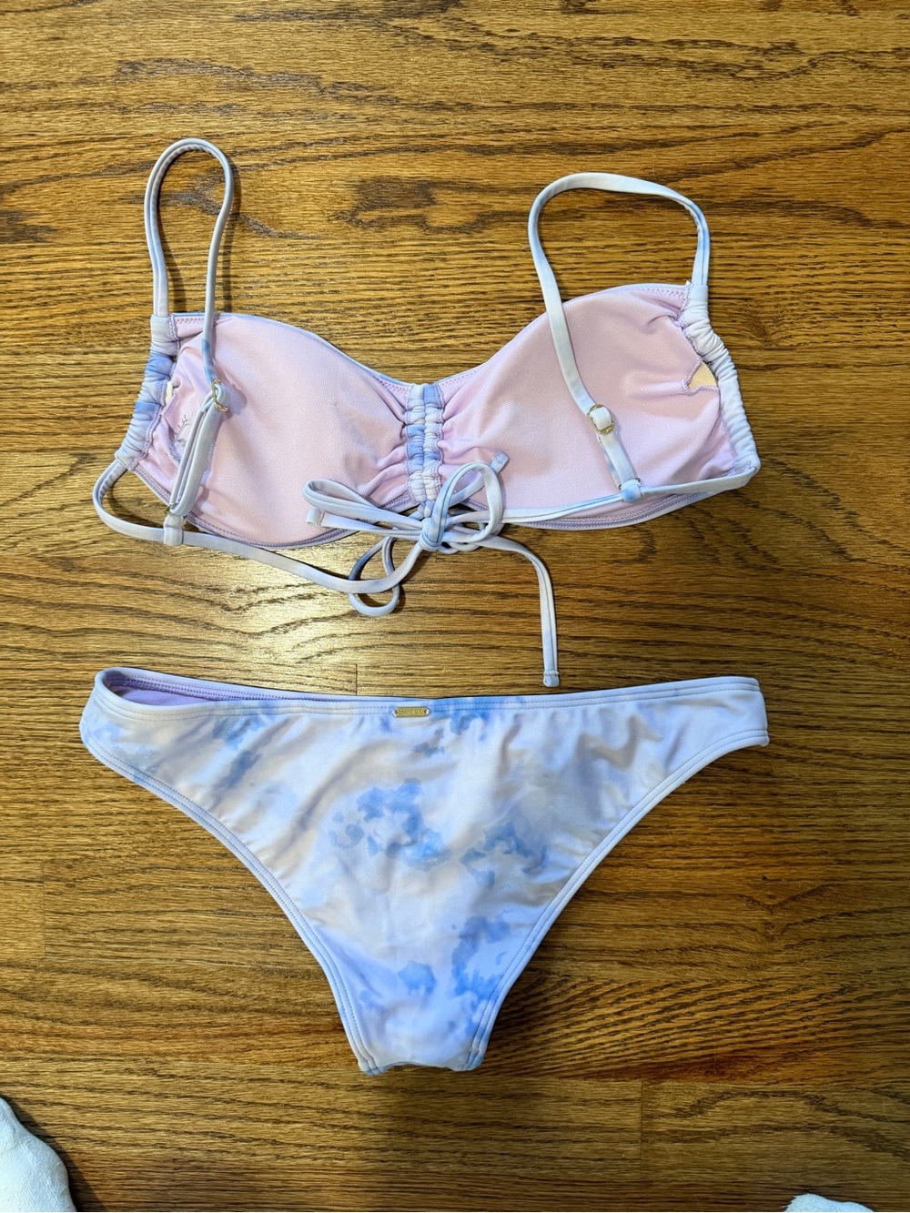 Bikini - Picture 2 of 3